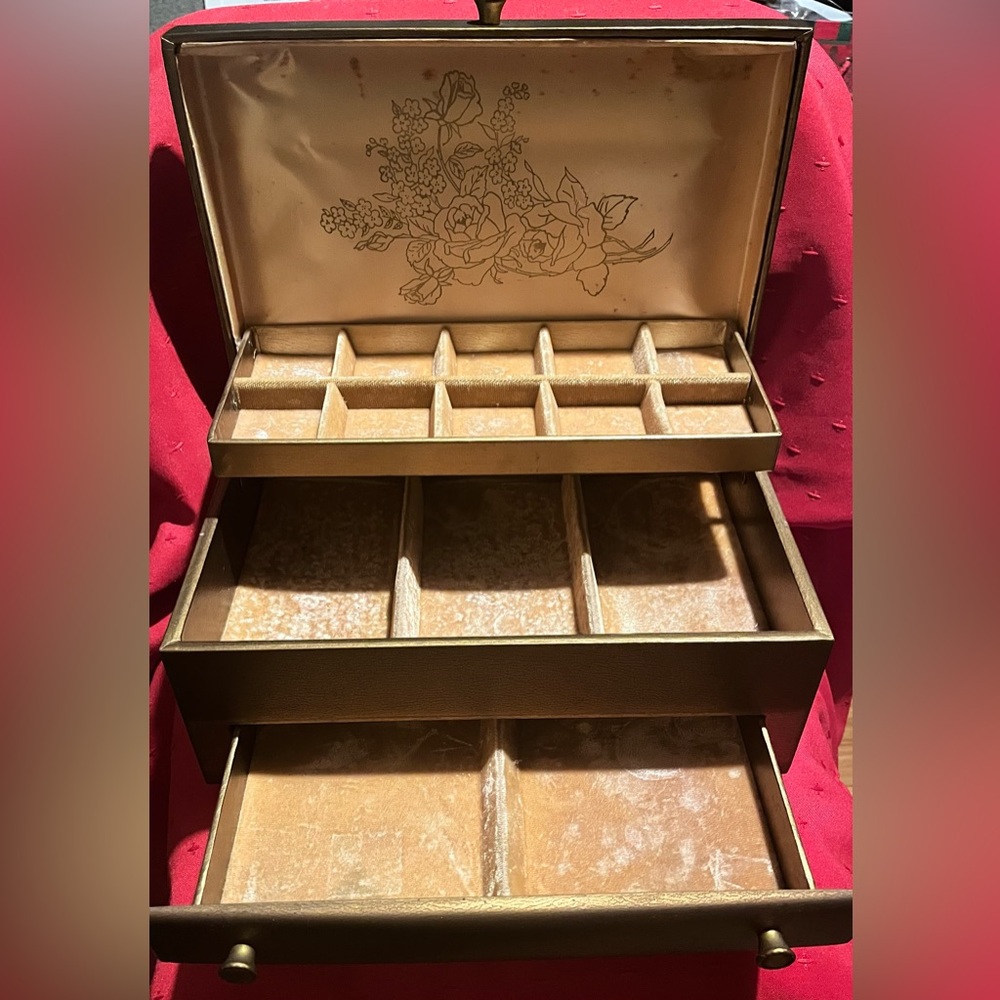 Vintage Elegant Gold Jewelry Organizer with Floral Interior
